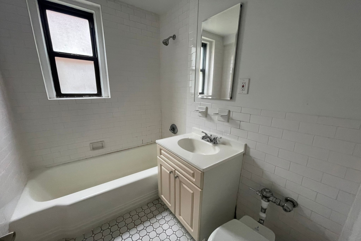 Apartment 32nd Avenue  Queens, NY 11377, MLS-RD5359-18
