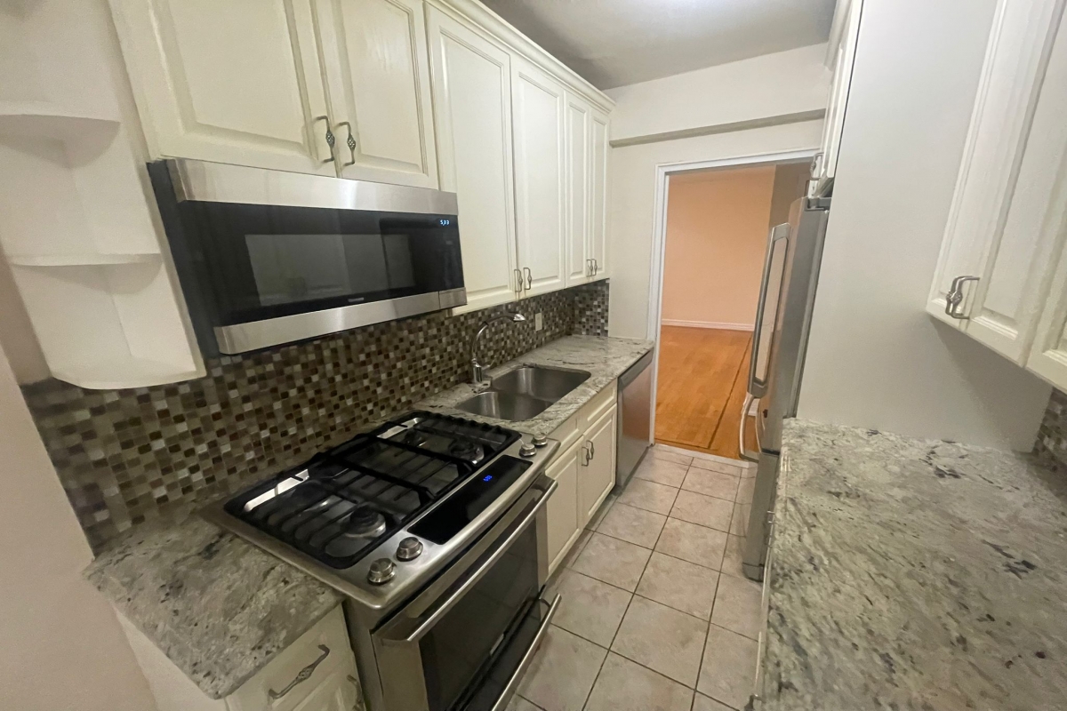 Apartment Yellowstone Blvd Queens, NY 11375, MLS-RD5366-6