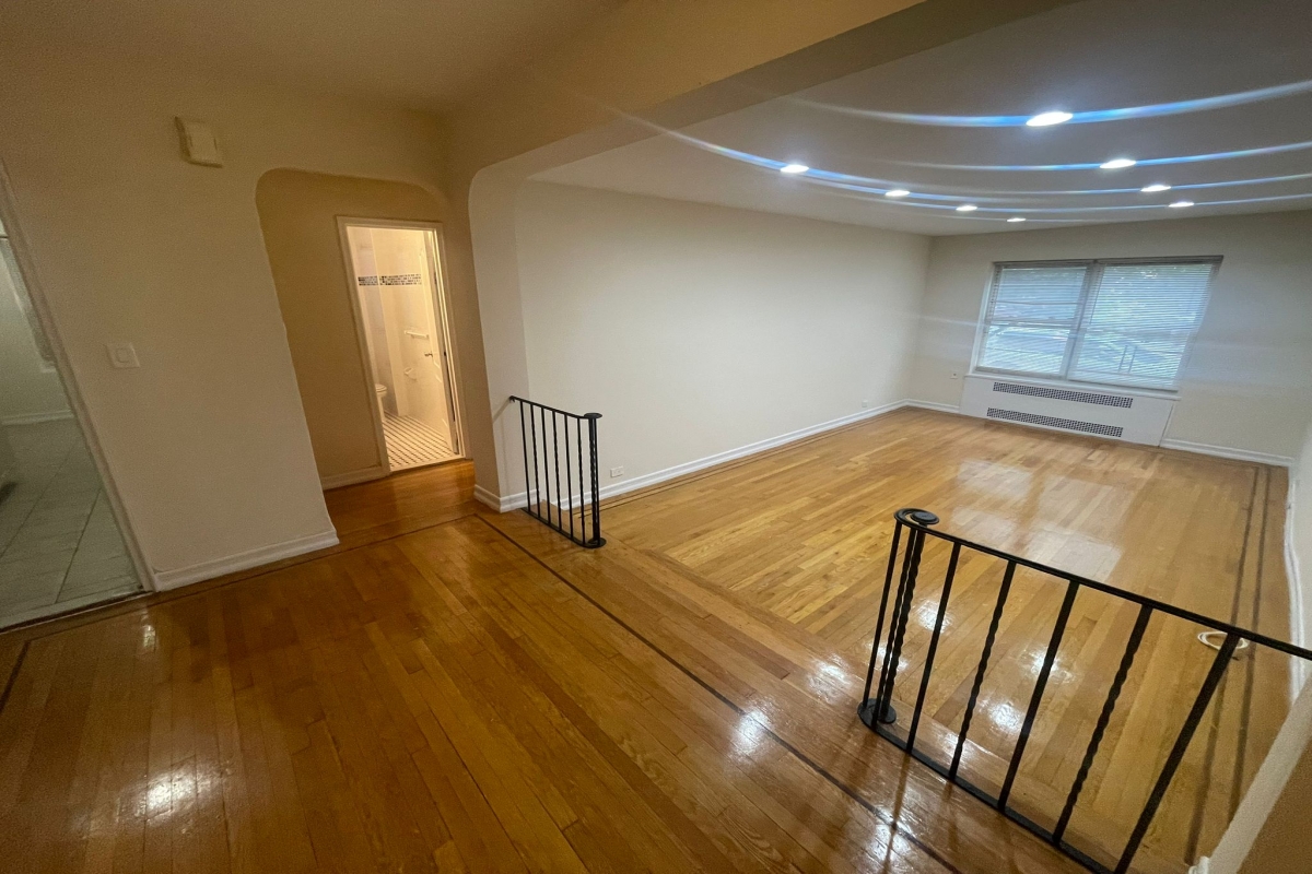 Apartment Yellowstone Blvd Queens, NY 11375, MLS-RD5366-10