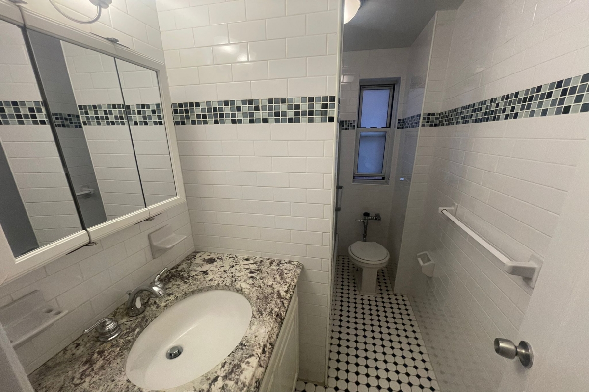 Apartment Yellowstone Blvd Queens, NY 11375, MLS-RD5366-11