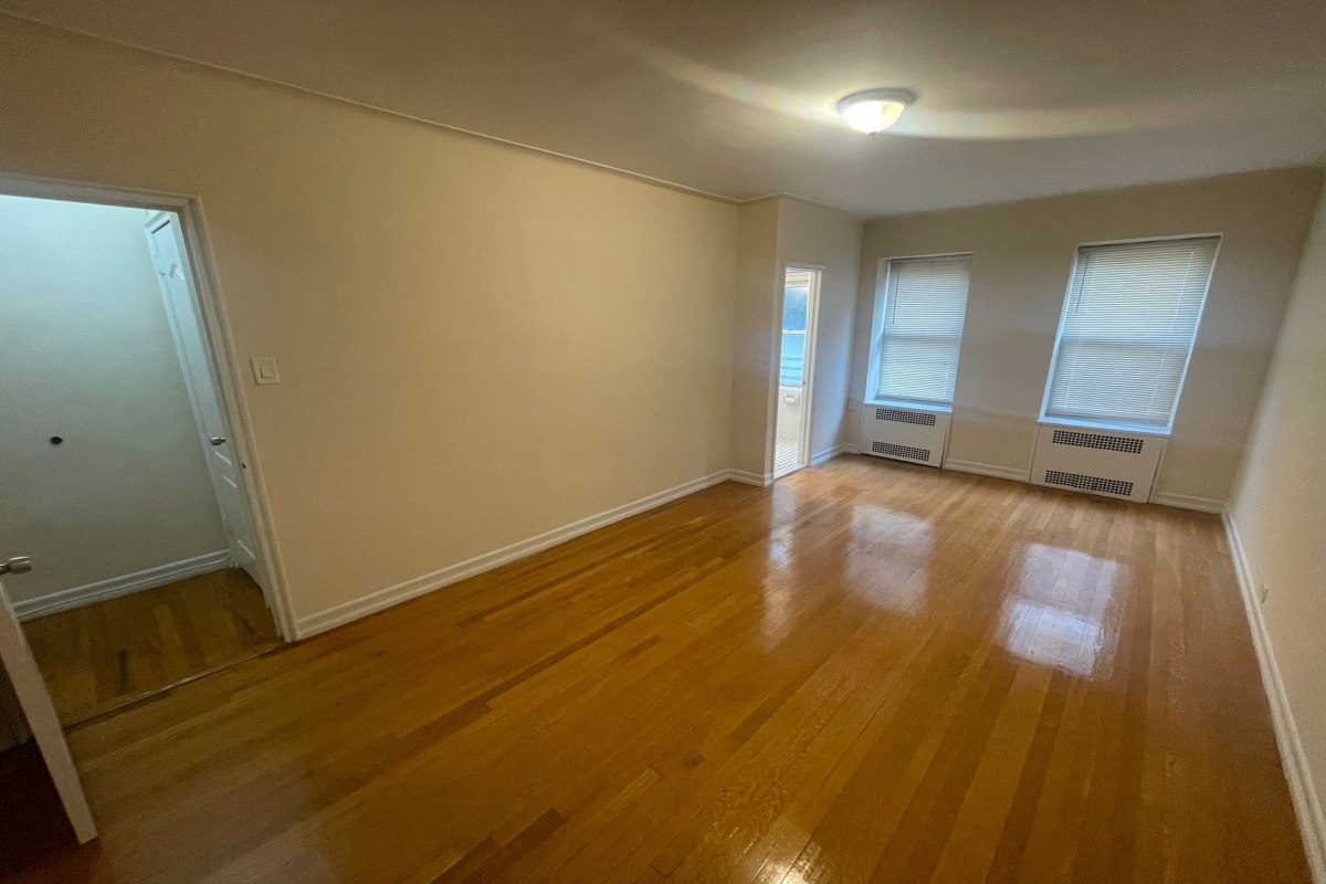Apartment Yellowstone Blvd Queens, NY 11375, MLS-RD5366-17