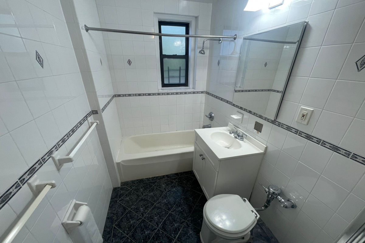 Apartment 32nd Avenue  Queens, NY 11377, MLS-RD5391-20