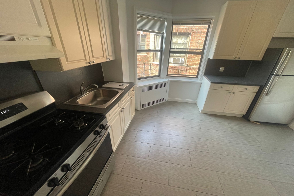 Apartment 32nd Avenue  Queens, NY 11377, MLS-RD5392-3