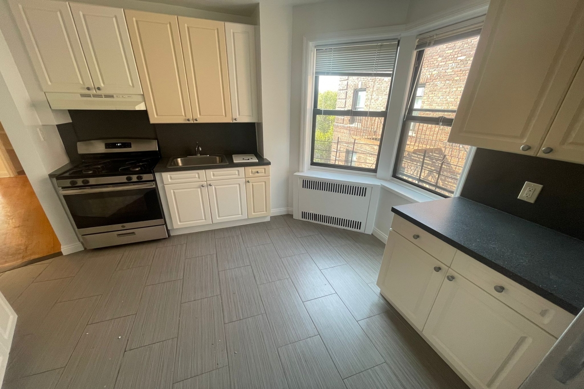 Apartment 32nd Avenue  Queens, NY 11377, MLS-RD5392-7