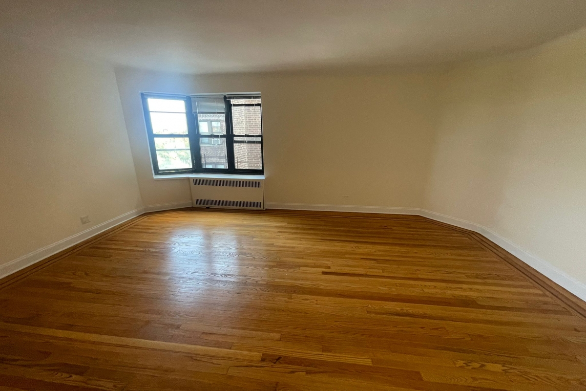 Apartment 32nd Avenue  Queens, NY 11377, MLS-RD5393-9