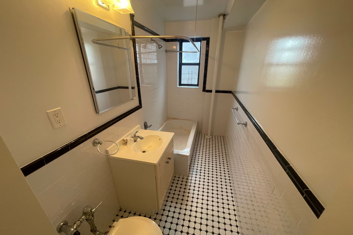 Apartment 32nd Avenue  Queens, NY 11377, MLS-RD5393-15
