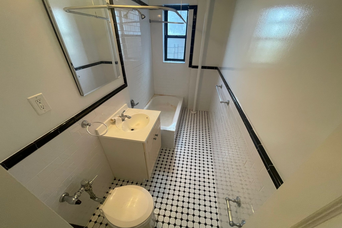 Apartment 32nd Avenue  Queens, NY 11377, MLS-RD5393-16