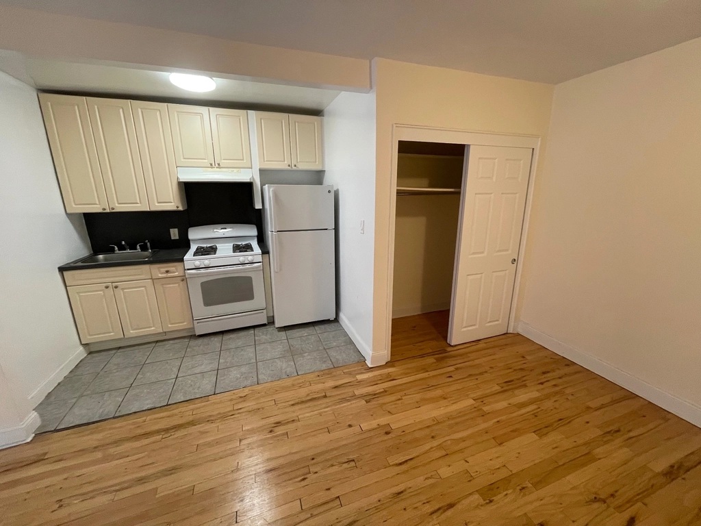 Apartment Elbertson Street Queens, NY 11377, MLS-RD5404-2