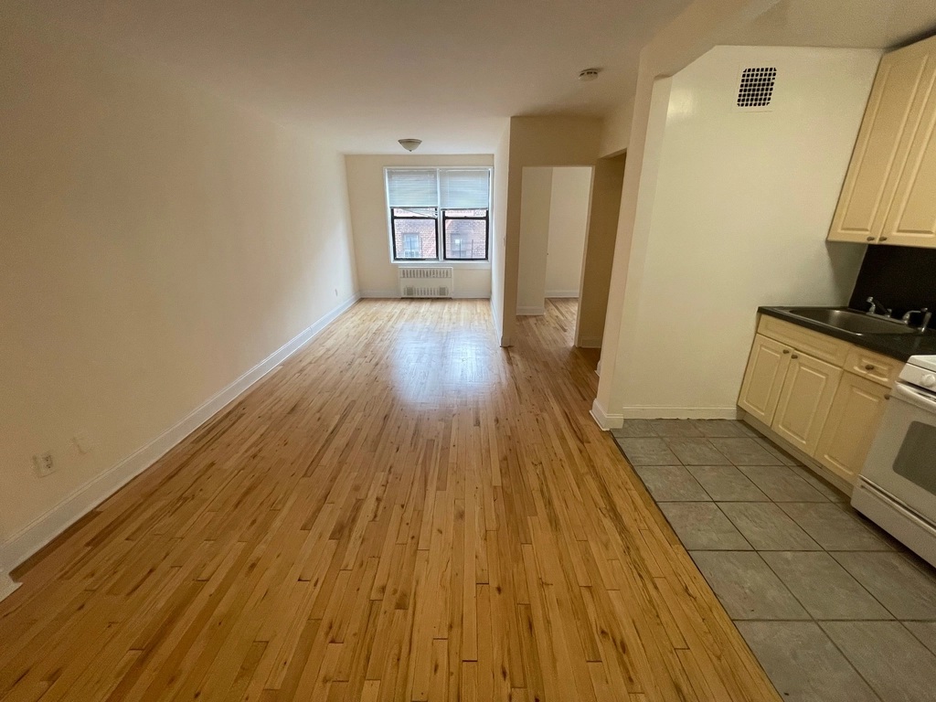 Apartment Elbertson Street Queens, NY 11377, MLS-RD5404-9