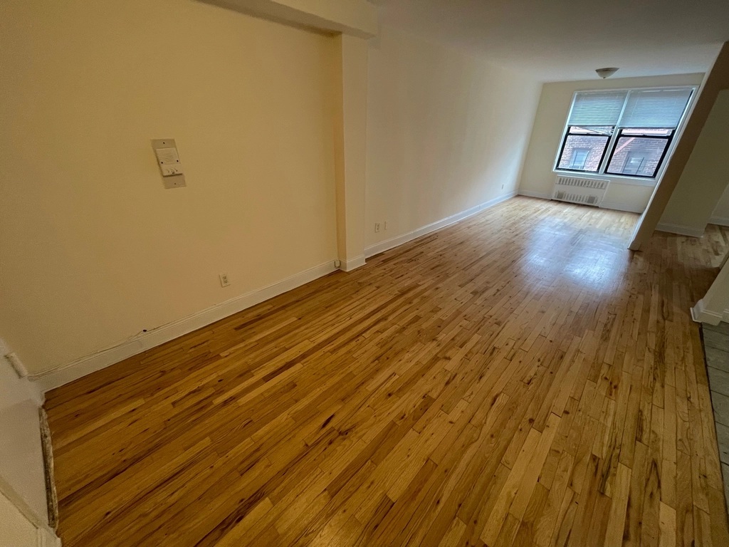 Apartment Elbertson Street Queens, NY 11377, MLS-RD5404-11