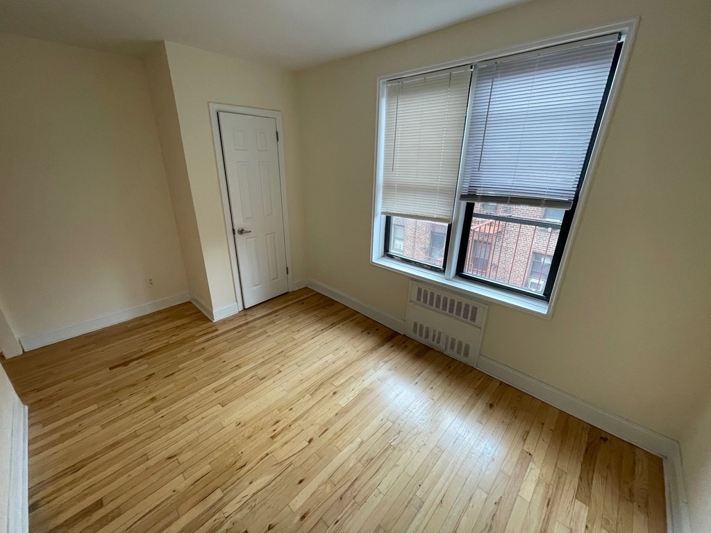 Apartment Elbertson Street Queens, NY 11377, MLS-RD5404-14