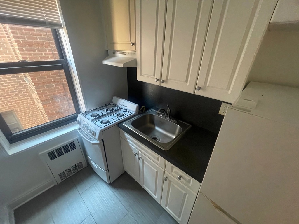 Apartment 77th Street  Queens, NY 11372, MLS-RD5405-2