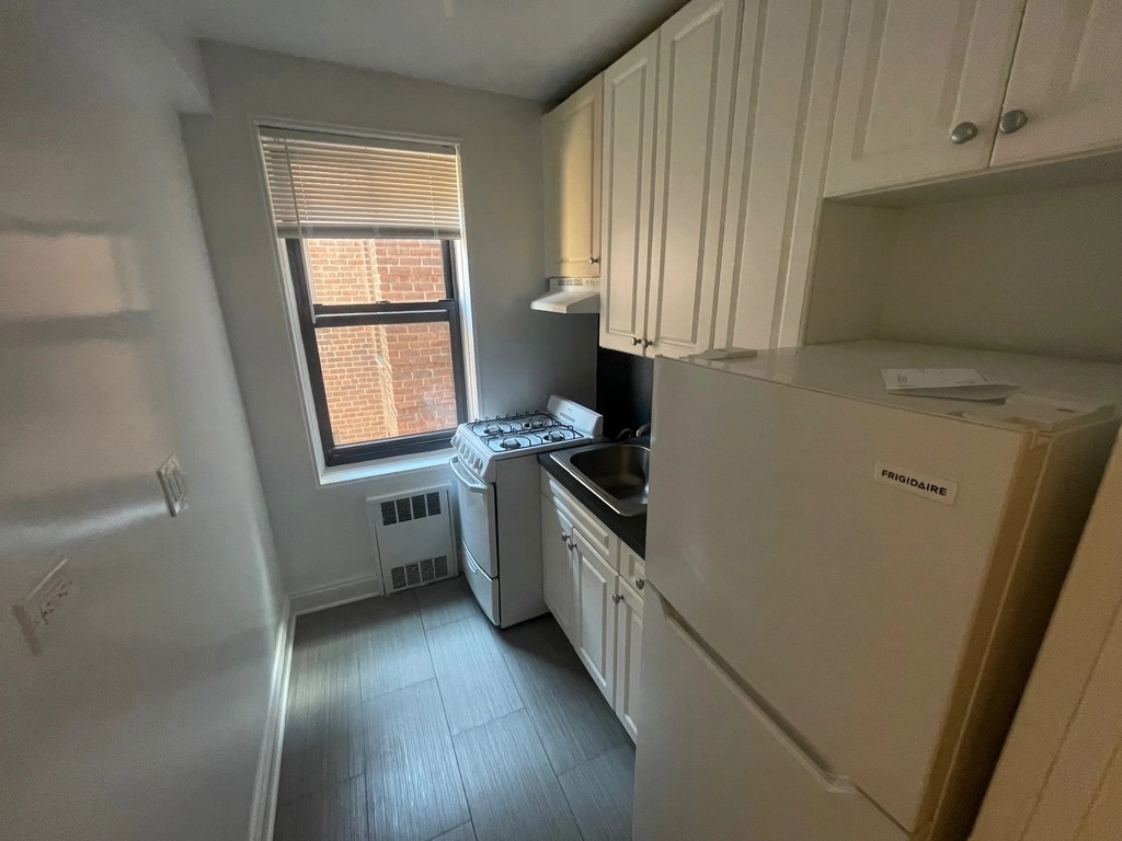 Apartment 77th Street  Queens, NY 11372, MLS-RD5405-3