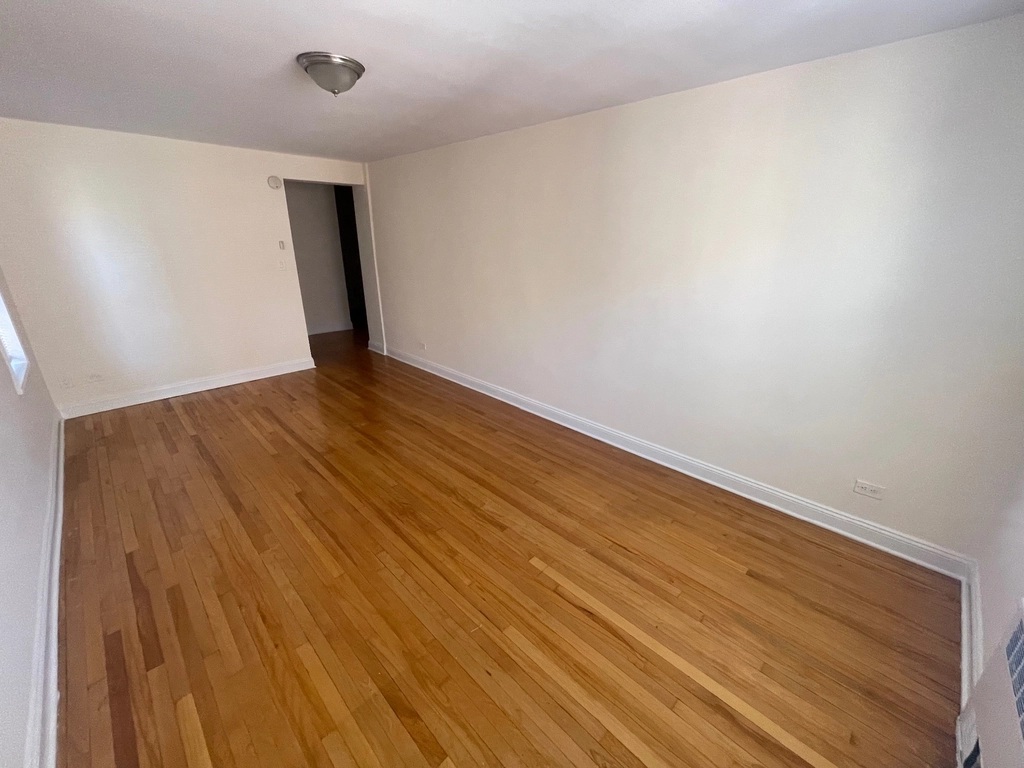 Apartment 77th Street  Queens, NY 11372, MLS-RD5405-8