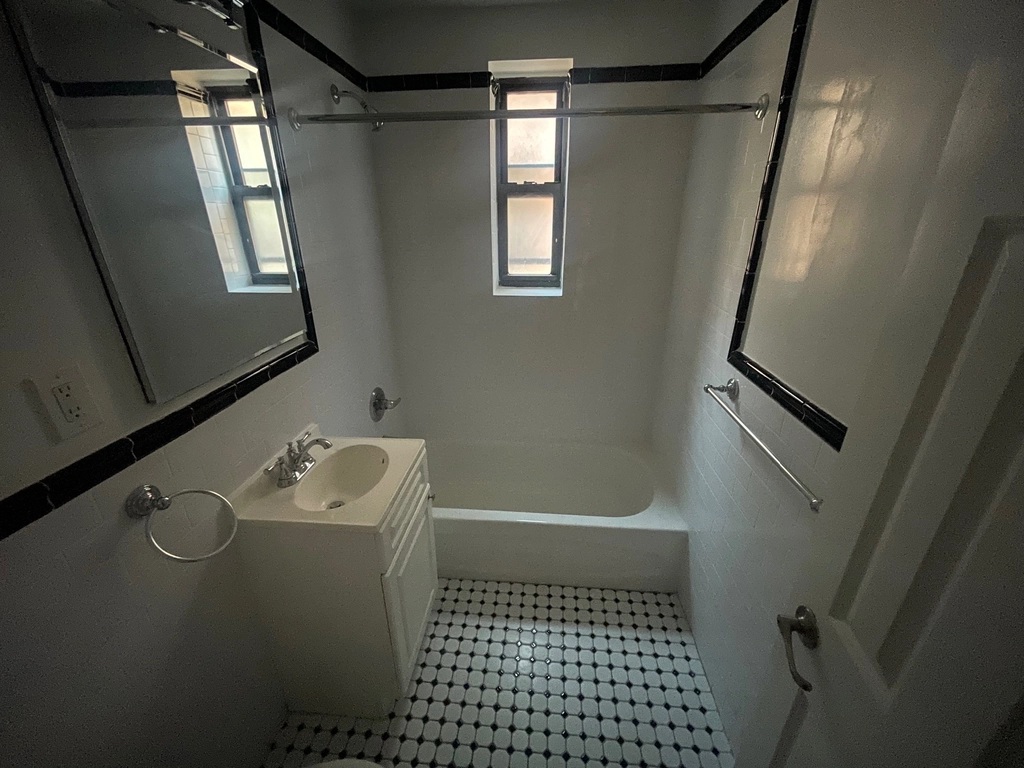 Apartment 77th Street  Queens, NY 11372, MLS-RD5405-20