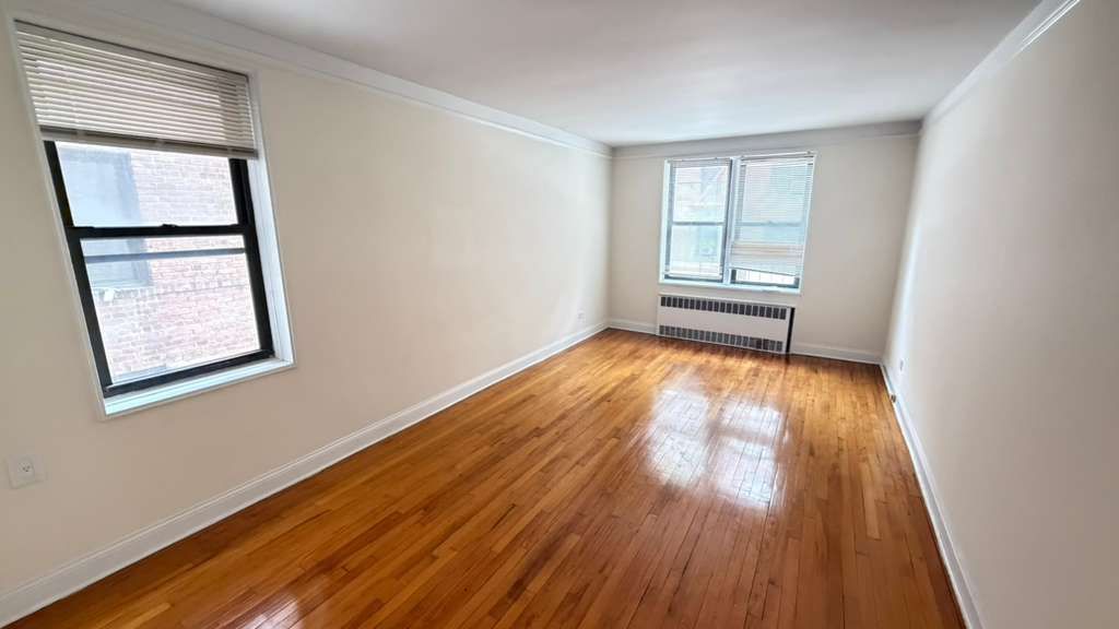 Apartment 77th Street  Queens, NY 11372, MLS-RD5405-8