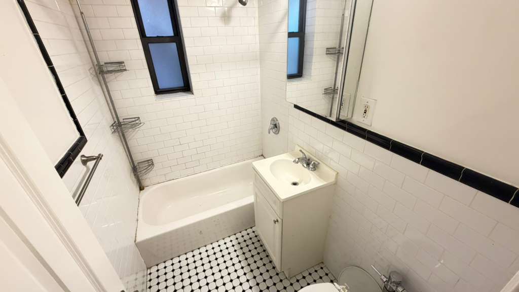 Apartment 77th Street  Queens, NY 11372, MLS-RD5405-20