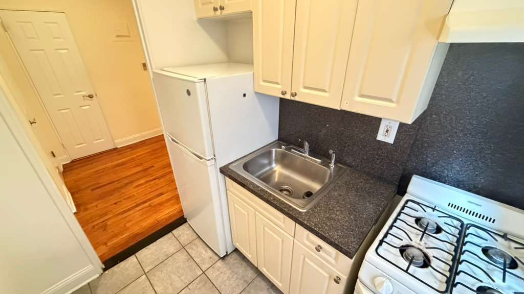 Apartment 77th Street  Queens, NY 11372, MLS-RD5405-3
