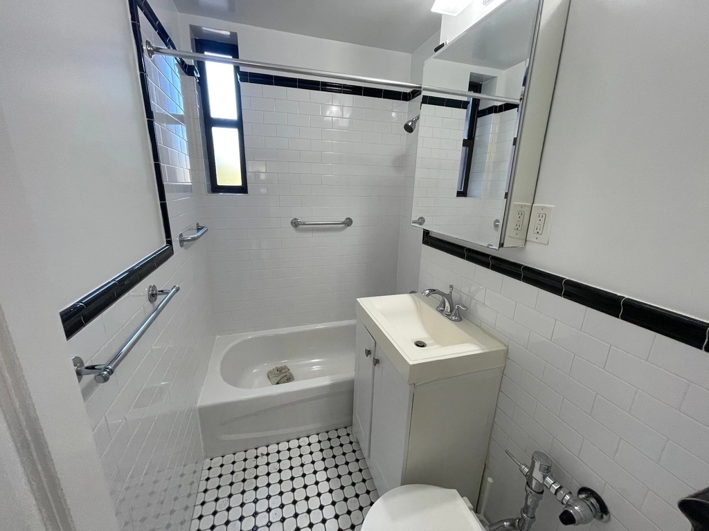 Apartment 37th Avenue Queens, NY 11372, MLS-RD5435-16