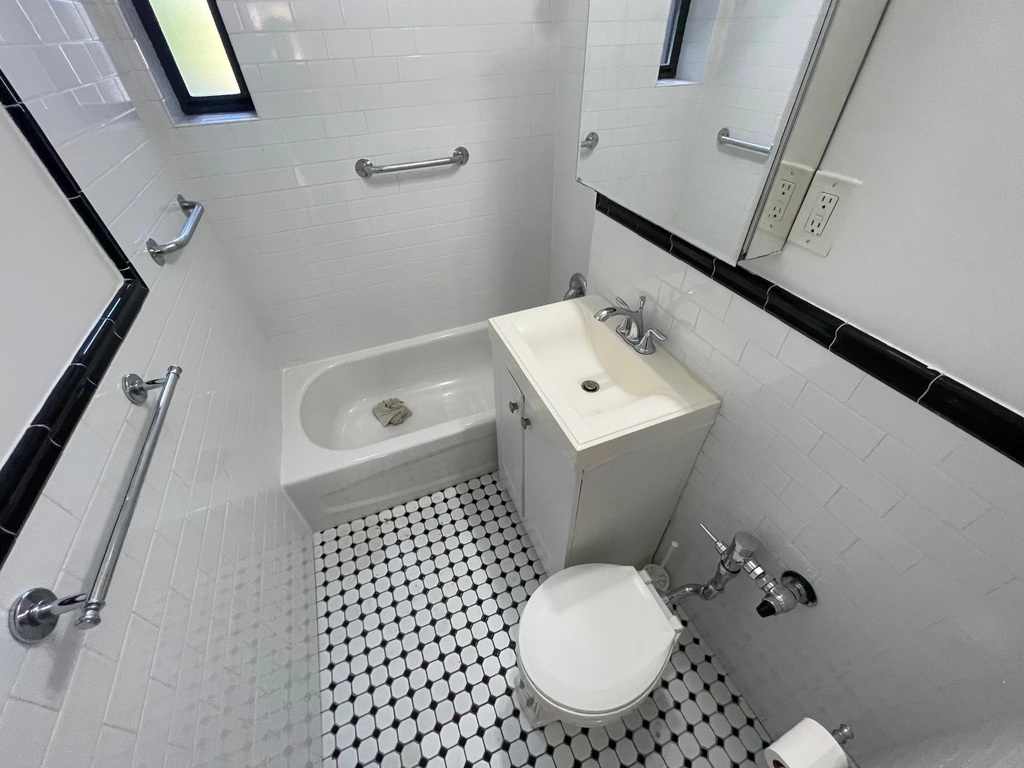 Apartment 37th Avenue Queens, NY 11372, MLS-RD5435-17