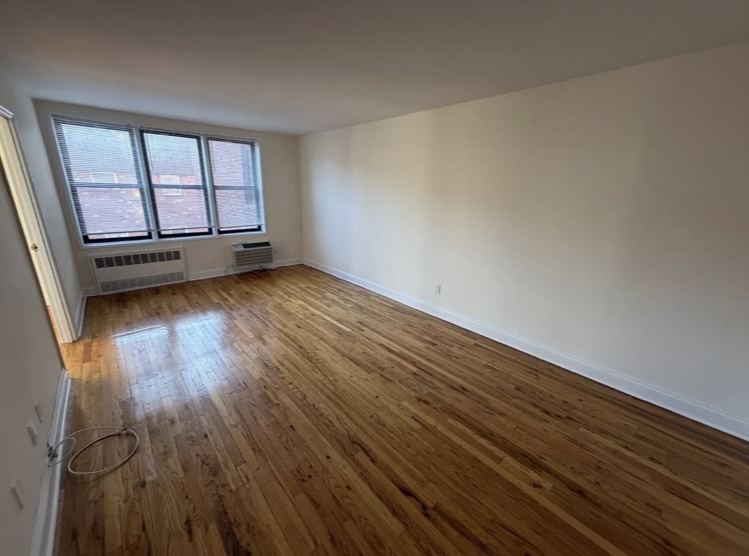 Apartment Ava Place  Queens, NY 11432, MLS-RD5438-10