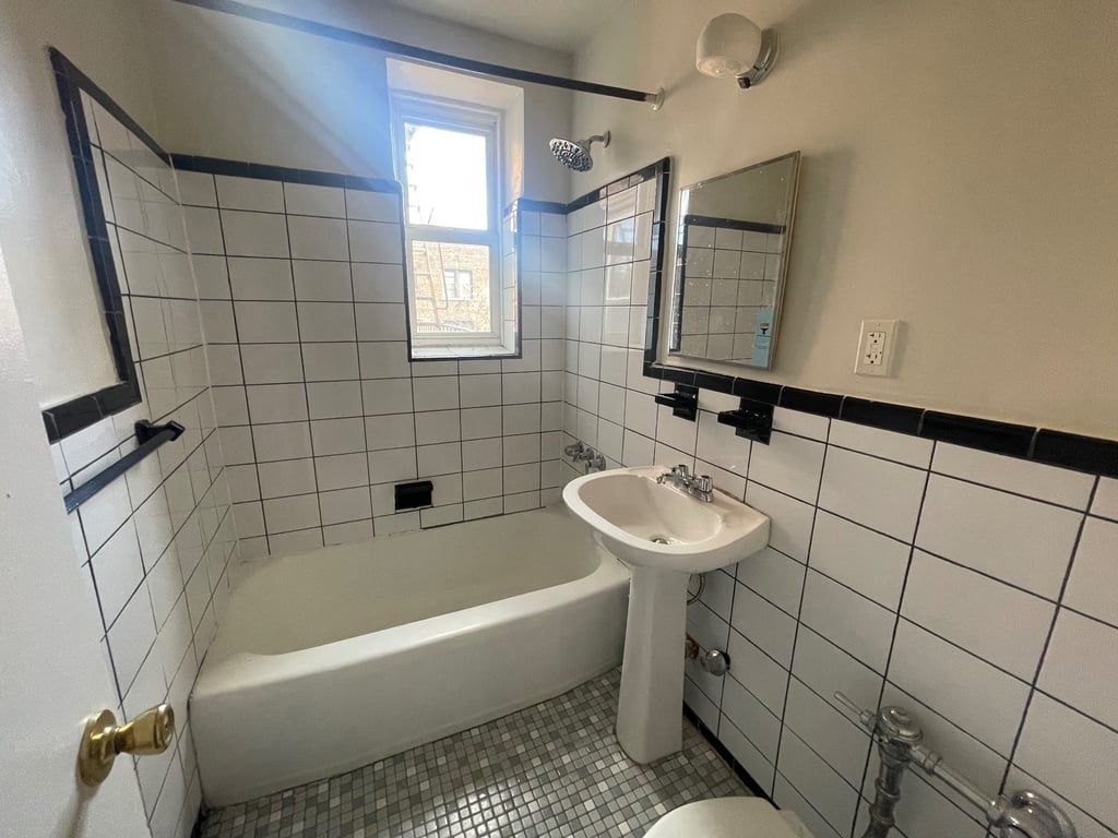 Apartment Vietor Avenue  Queens, NY 11373, MLS-RD5439-9
