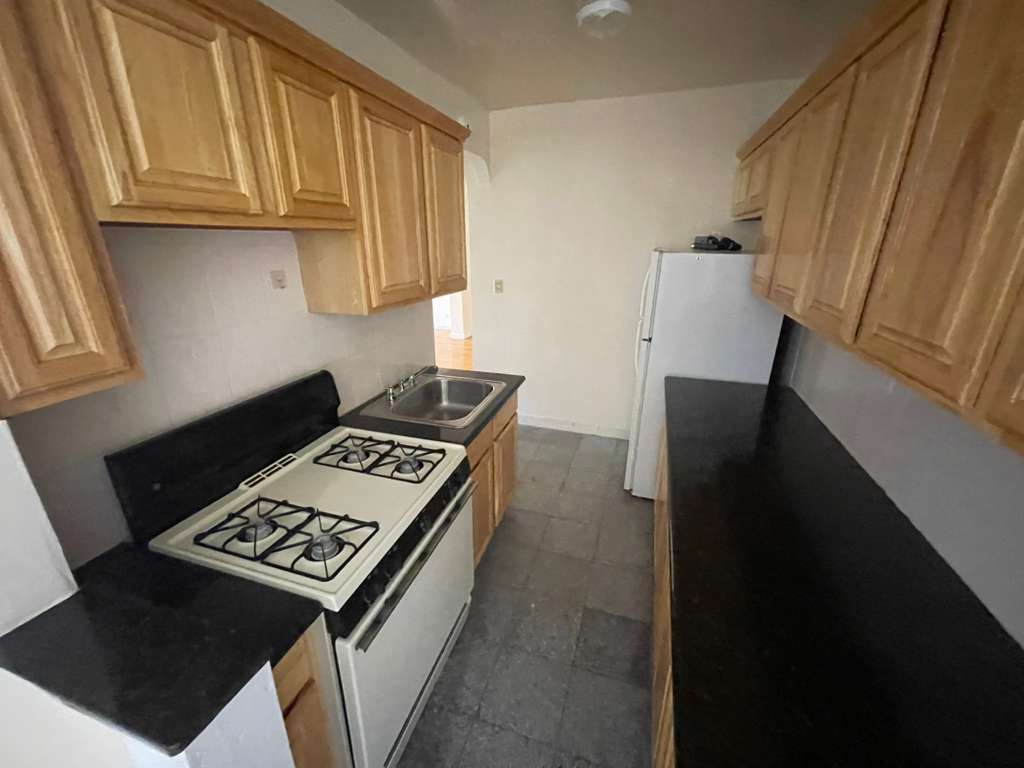 Apartment Wetherole Street  Queens, NY 11374, MLS-RD5440-5