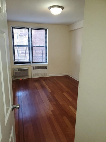 Apartment Crescent Street Queens, NY 11106, MLS-RD5458-4