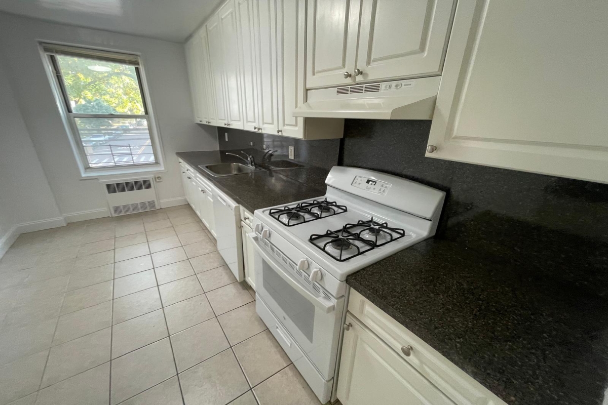 Apartment 150th Street  Queens, NY 11367, MLS-RD5465-4