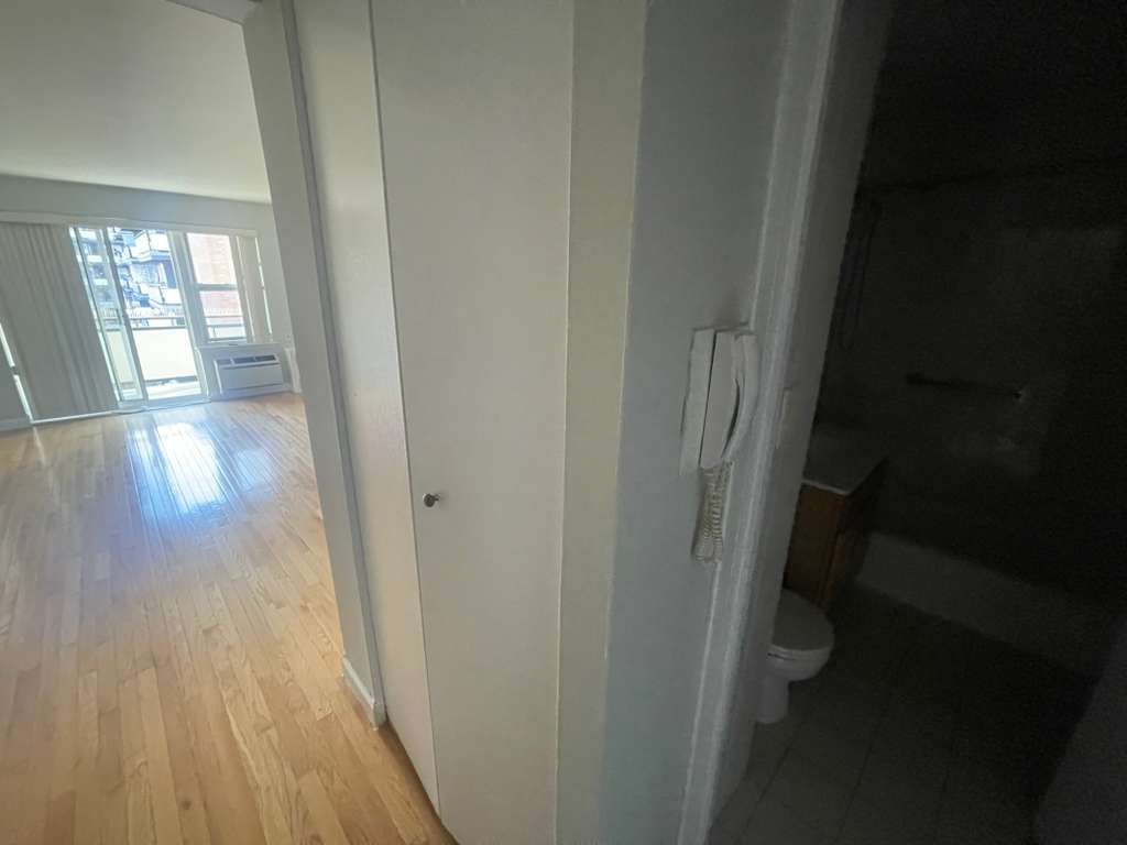Apartment Bell Blvd  Queens, NY 11360, MLS-RD5498-15