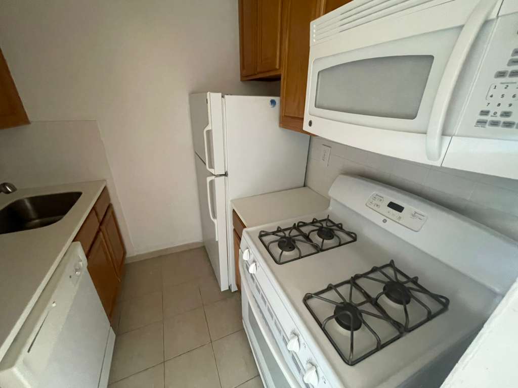 Apartment Bell Blvd  Queens, NY 11360, MLS-RD5499-2