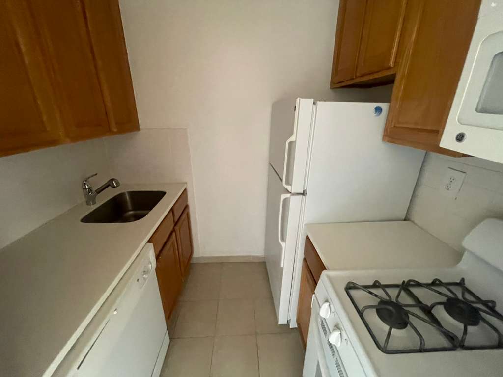 Apartment Bell Blvd  Queens, NY 11360, MLS-RD5499-3