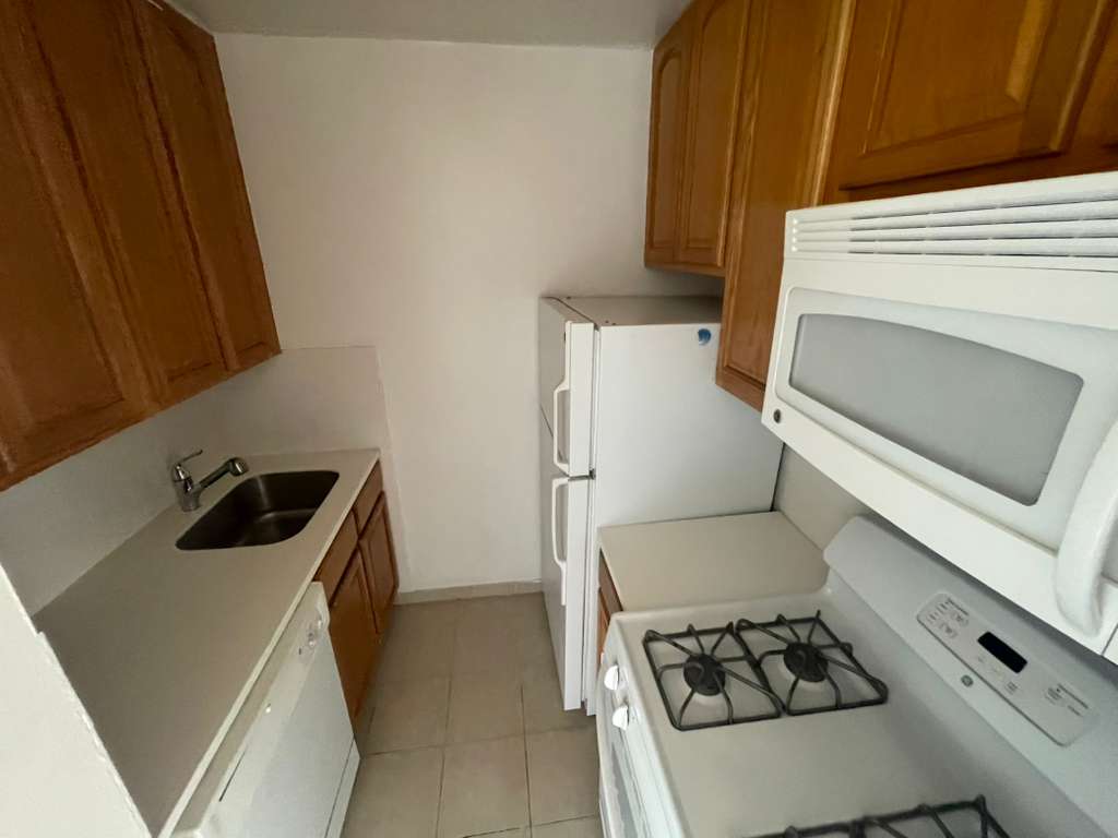 Apartment Bell Blvd  Queens, NY 11360, MLS-RD5499-4
