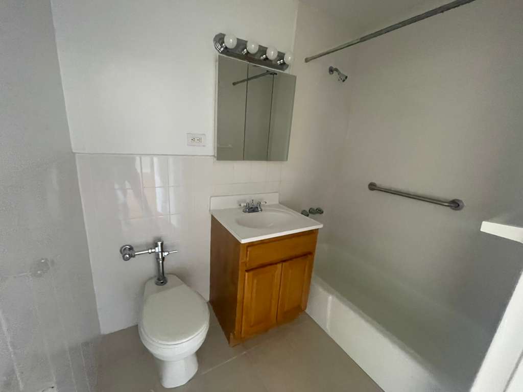 Apartment Bell Blvd  Queens, NY 11360, MLS-RD5499-16