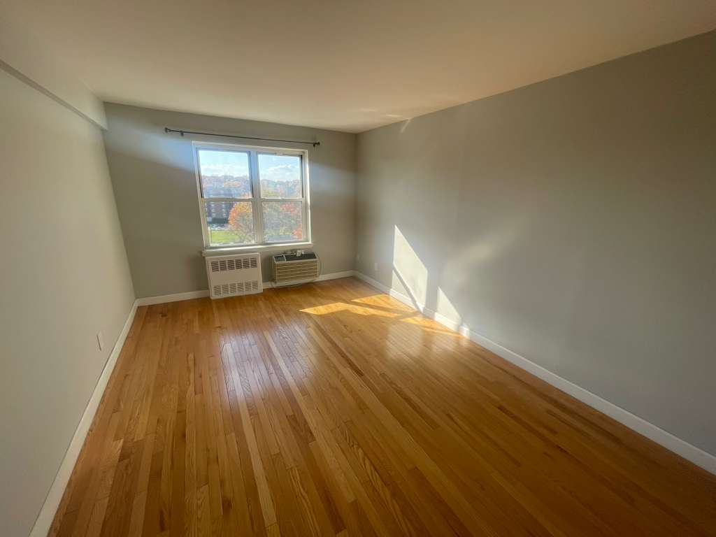 Apartment Bell Blvd  Queens, NY 11360, MLS-RD5499-18