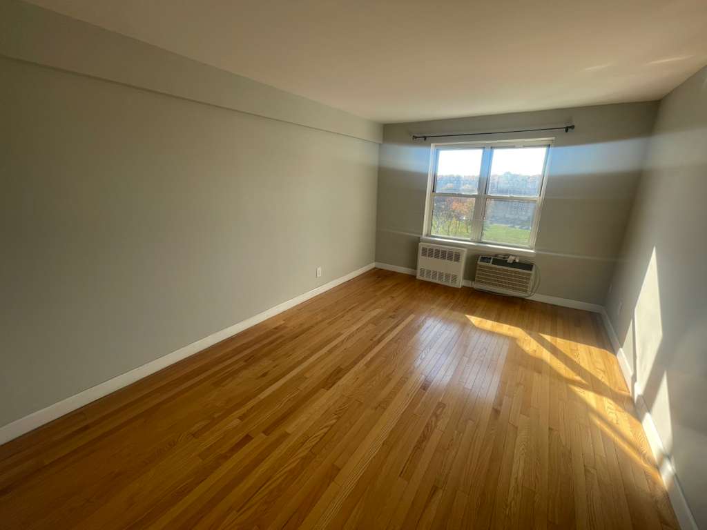 Apartment Bell Blvd  Queens, NY 11360, MLS-RD5499-19