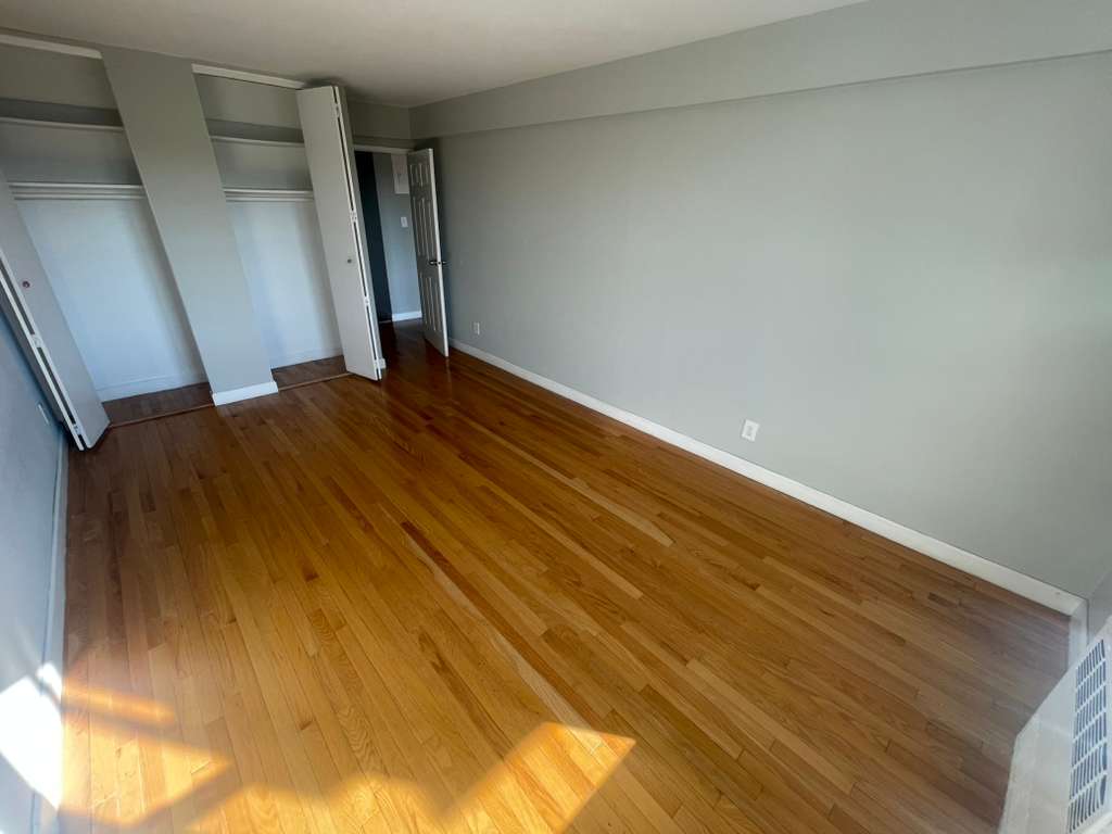Apartment Bell Blvd  Queens, NY 11360, MLS-RD5499-20