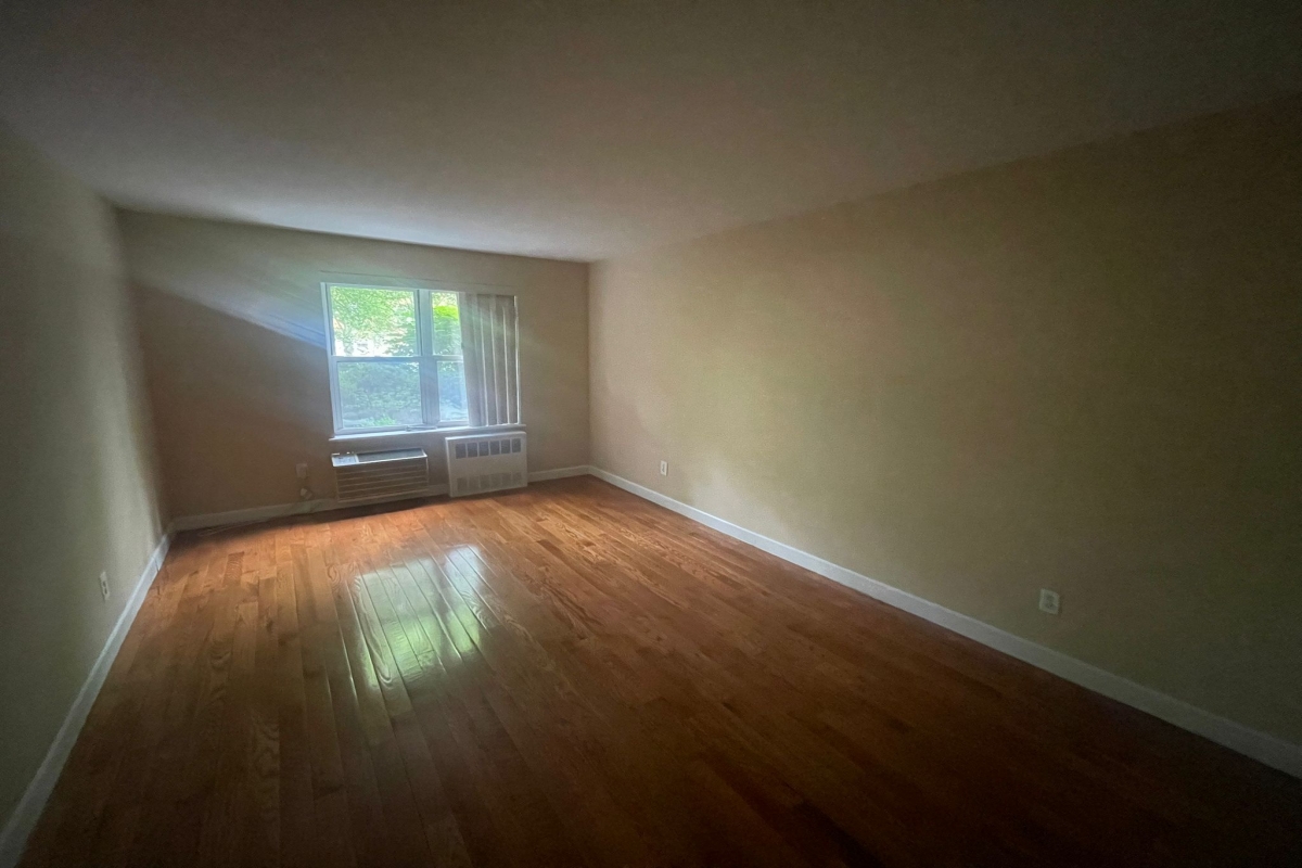 Apartment Bell Blvd Queens, NY 11360, MLS-RD5500-16