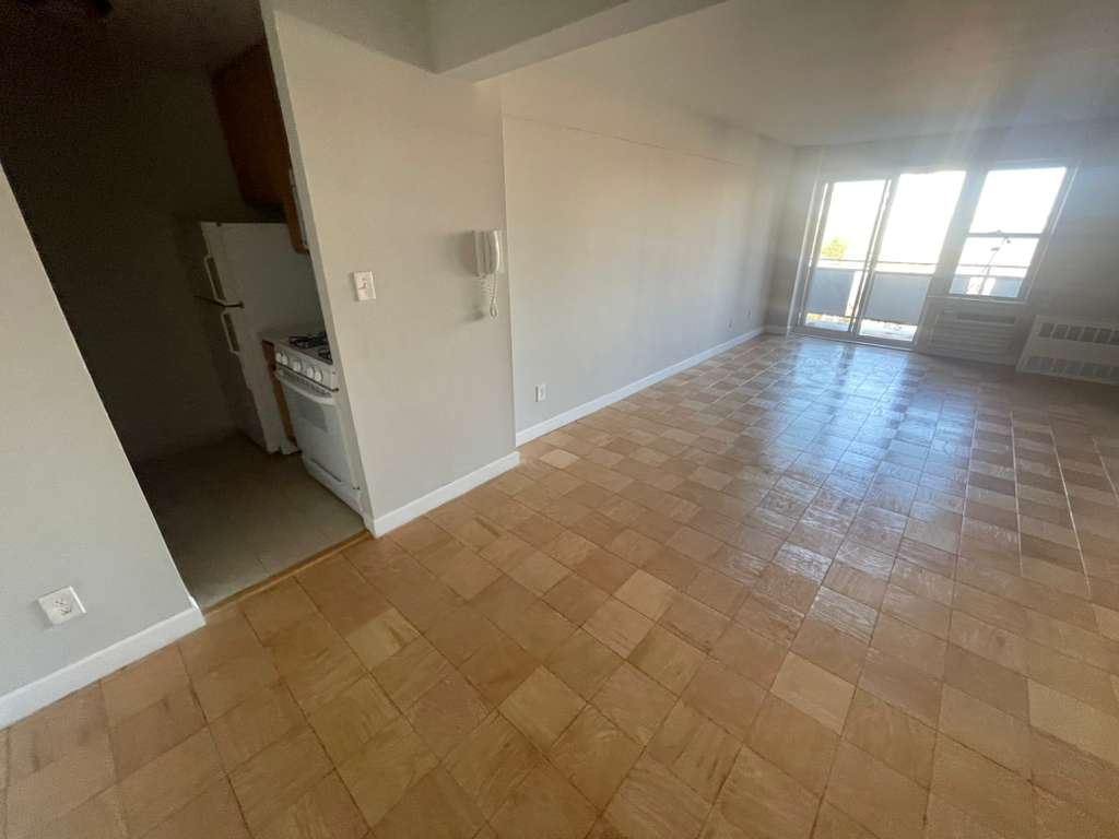 Apartment Bell Blvd  Queens, NY 11360, MLS-RD5501-10