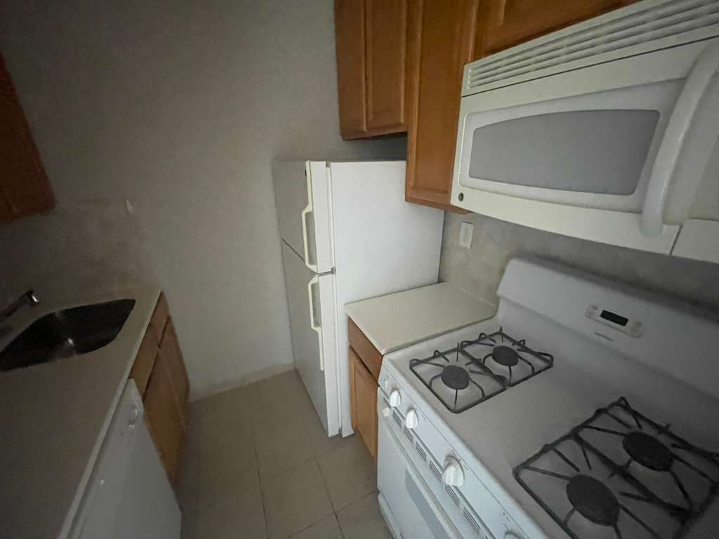 Apartment Bell Blvd  Queens, NY 11360, MLS-RD5501-11