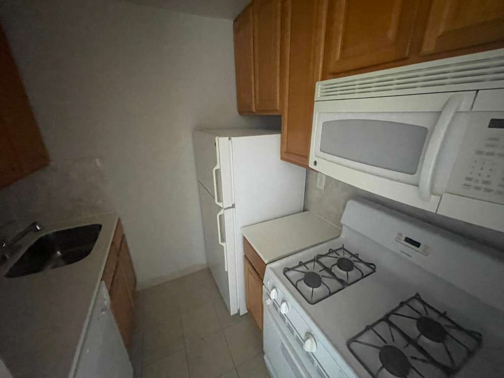 Apartment Bell Blvd  Queens, NY 11360, MLS-RD5501-12
