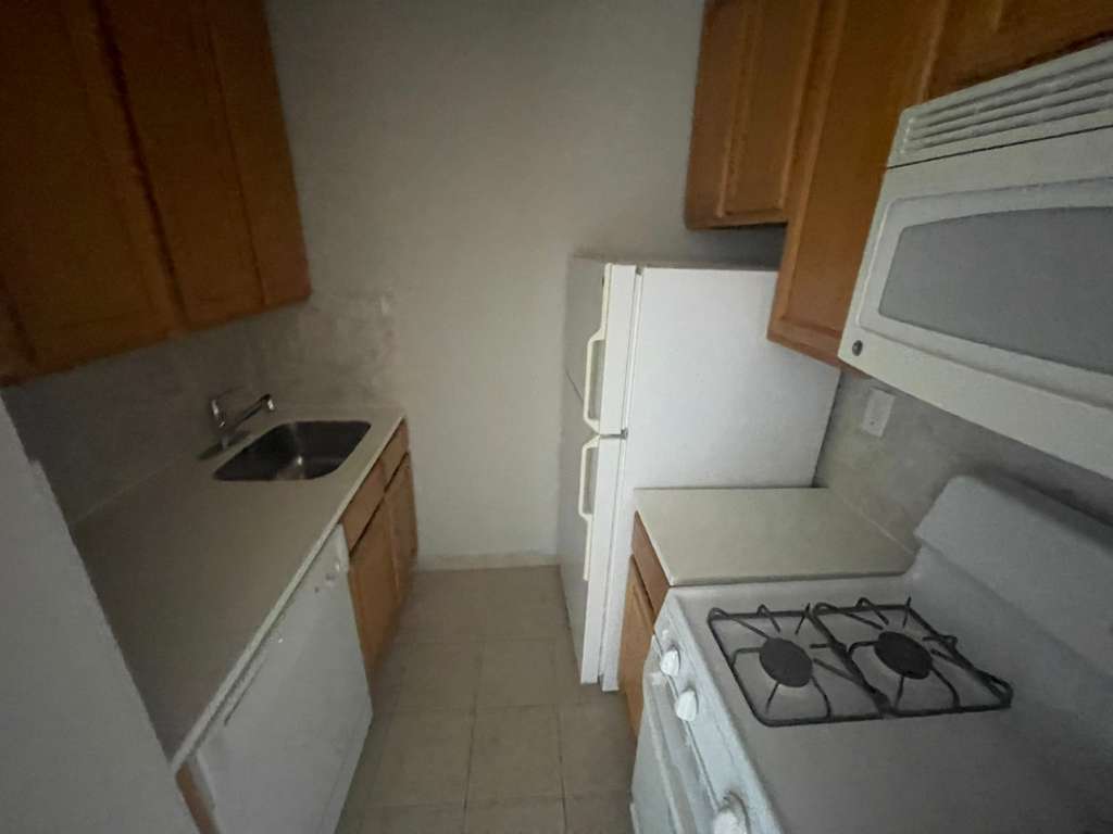 Apartment Bell Blvd  Queens, NY 11360, MLS-RD5501-13