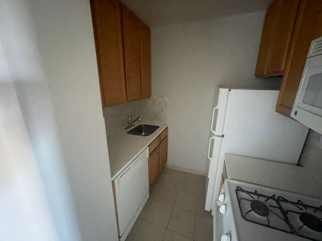 Apartment Bell Blvd  Queens, NY 11360, MLS-RD5501-14
