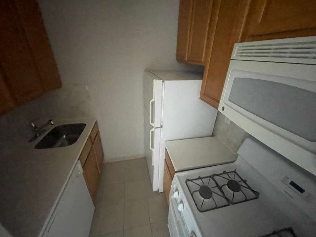 Apartment Bell Blvd  Queens, NY 11360, MLS-RD5501-15
