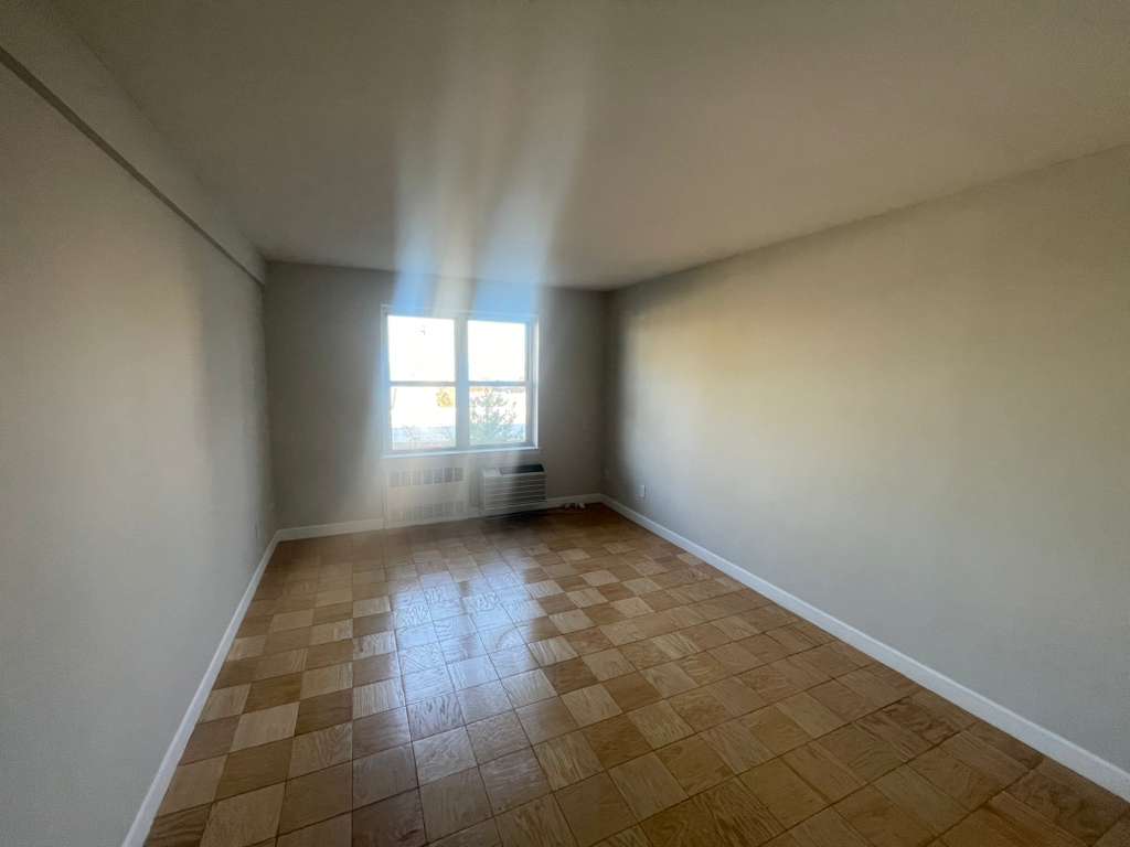 Apartment Bell Blvd  Queens, NY 11360, MLS-RD5501-18