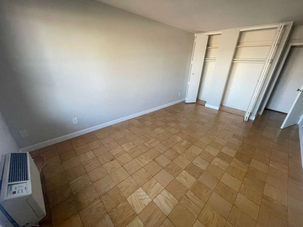 Apartment Bell Blvd  Queens, NY 11360, MLS-RD5501-19
