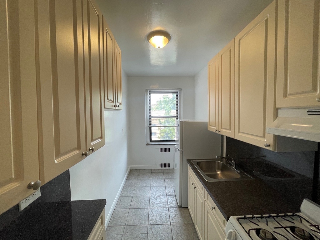 Apartment Highland Avenue Queens, NY 11432, MLS-RD5517-4