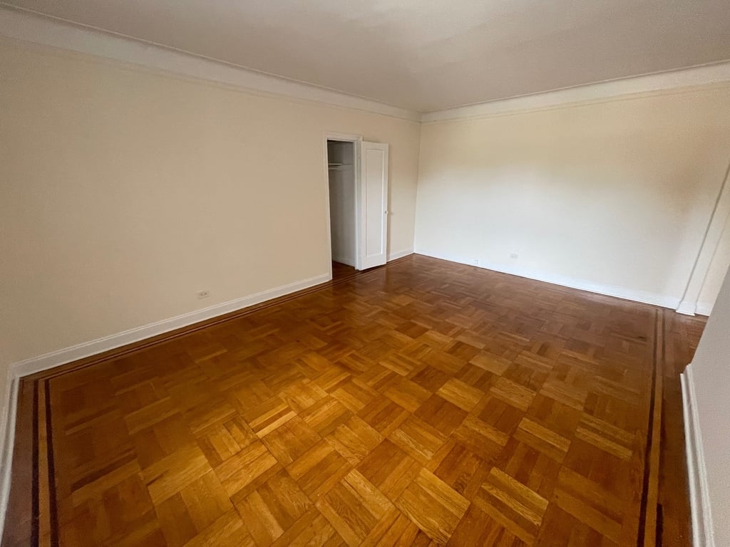 Apartment Highland Avenue Queens, NY 11432, MLS-RD5517-17