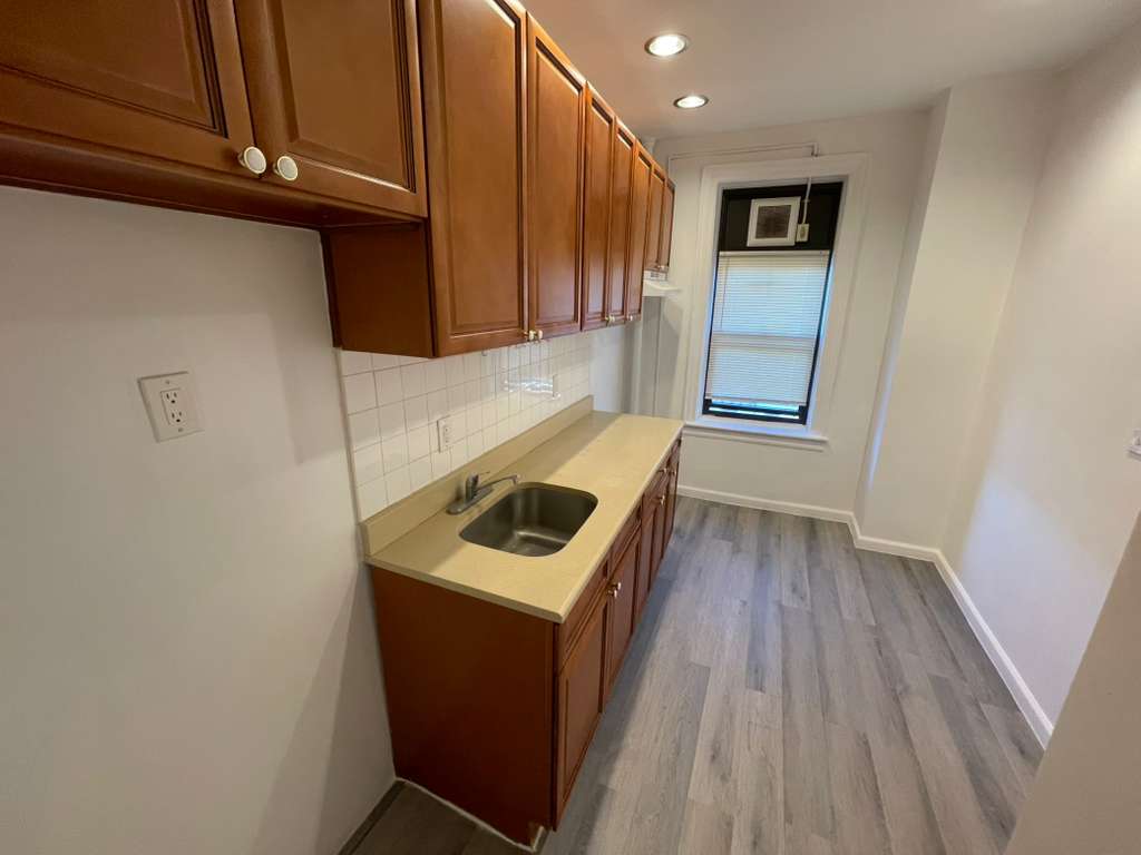 Apartment Sanford Avenue Queens, NY 11358, MLS-RD5523-2