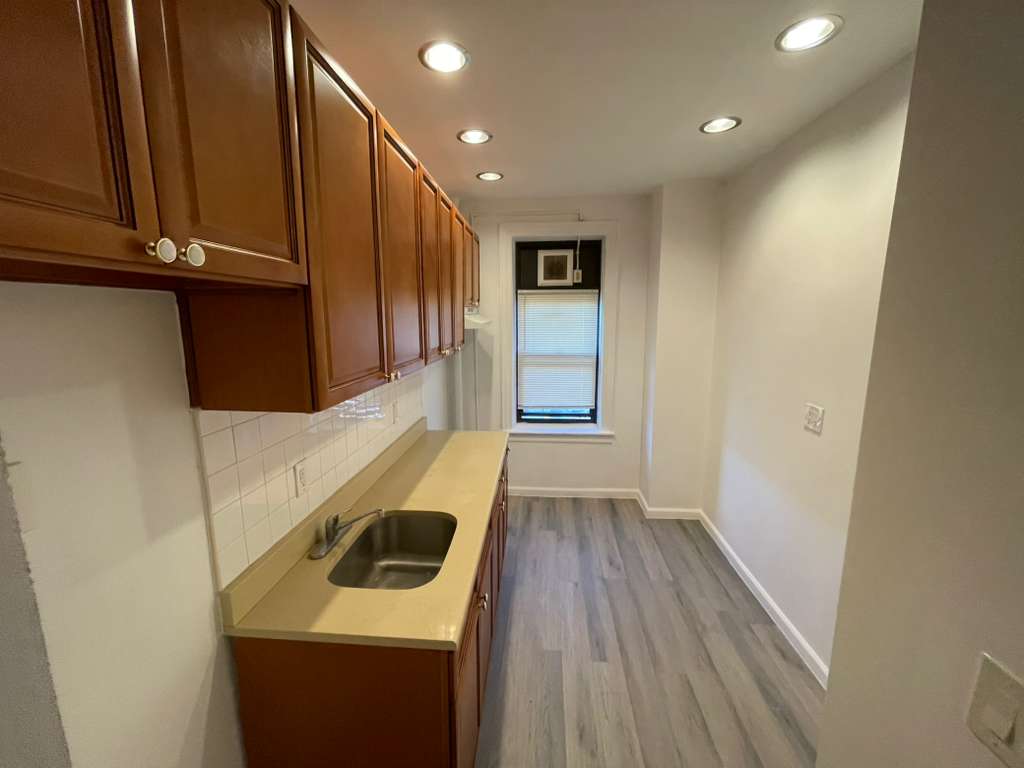 Apartment Sanford Avenue Queens, NY 11358, MLS-RD5523-3
